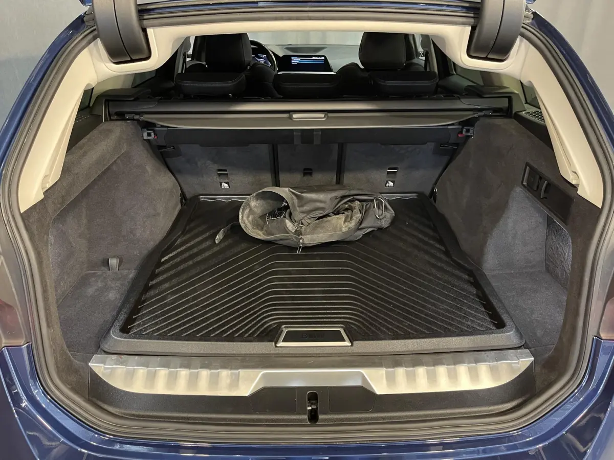 330e xDrive Sport Line 18"/Sportstoelen + memory/Stoel + stuurverwarming/Keyless/PDC/Apple Carplay & Android Auto