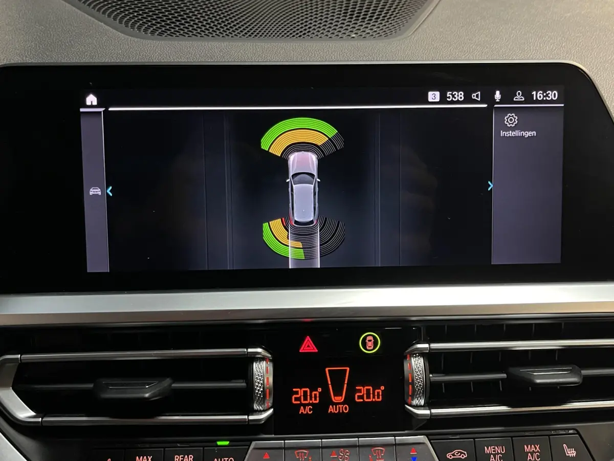 330e xDrive Sport Line 18"/Sportstoelen + memory/Stoel + stuurverwarming/Keyless/PDC/Apple Carplay & Android Auto