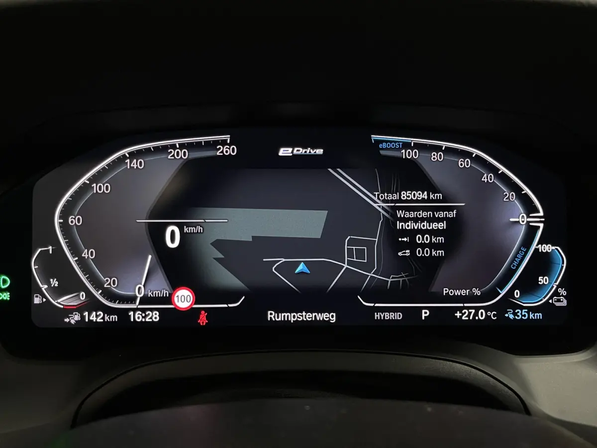 330e xDrive Sport Line 18"/Sportstoelen + memory/Stoel + stuurverwarming/Keyless/PDC/Apple Carplay & Android Auto