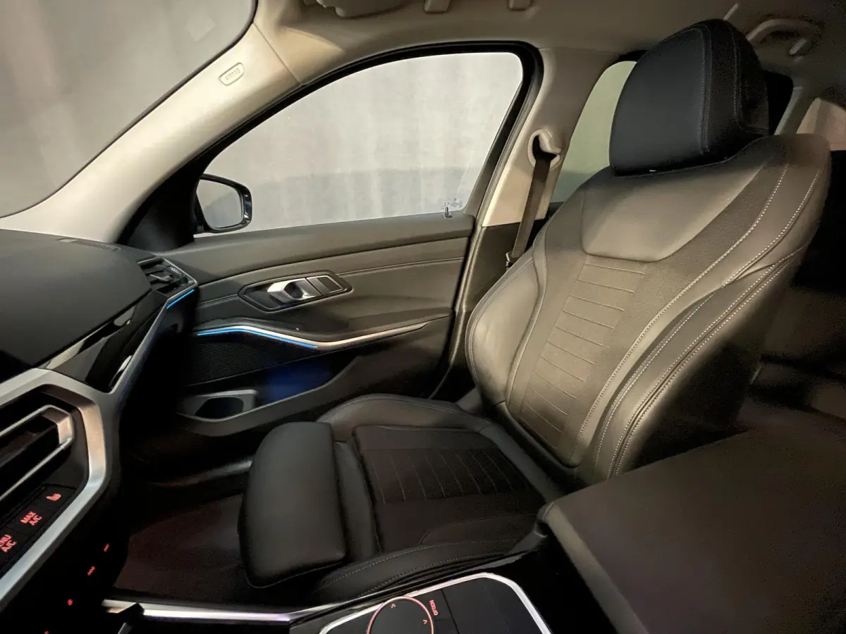 330e xDrive Sport Line 18"/Sportstoelen + memory/Stoel + stuurverwarming/Keyless/PDC/Apple Carplay & Android Auto