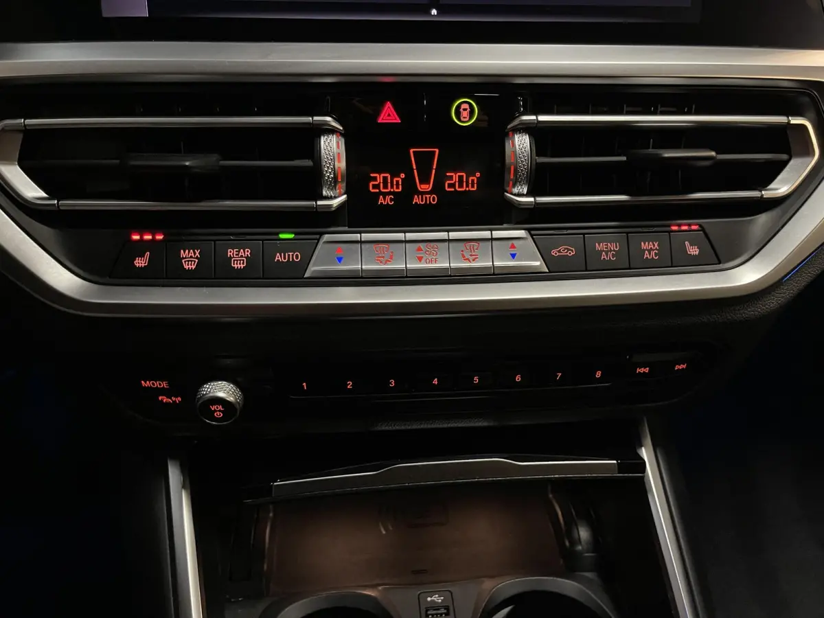 330e xDrive Sport Line 18"/Sportstoelen + memory/Stoel + stuurverwarming/Keyless/PDC/Apple Carplay & Android Auto