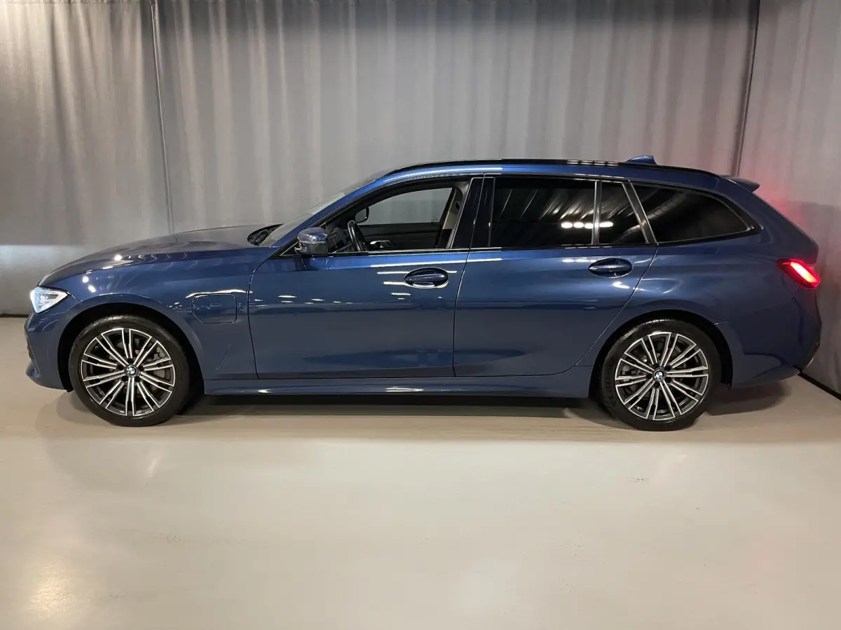 330e xDrive Sport Line 18"/Sportstoelen + memory/Stoel + stuurverwarming/Keyless/PDC/Apple Carplay & Android Auto