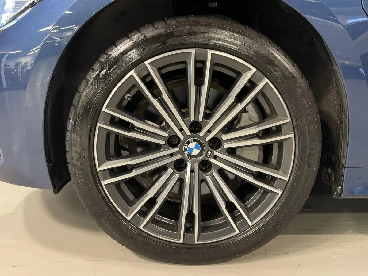 330e xDrive Sport Line 18"/Sportstoelen + memory/Stoel + stuurverwarming/Keyless/PDC/Apple Carplay & Android Auto
