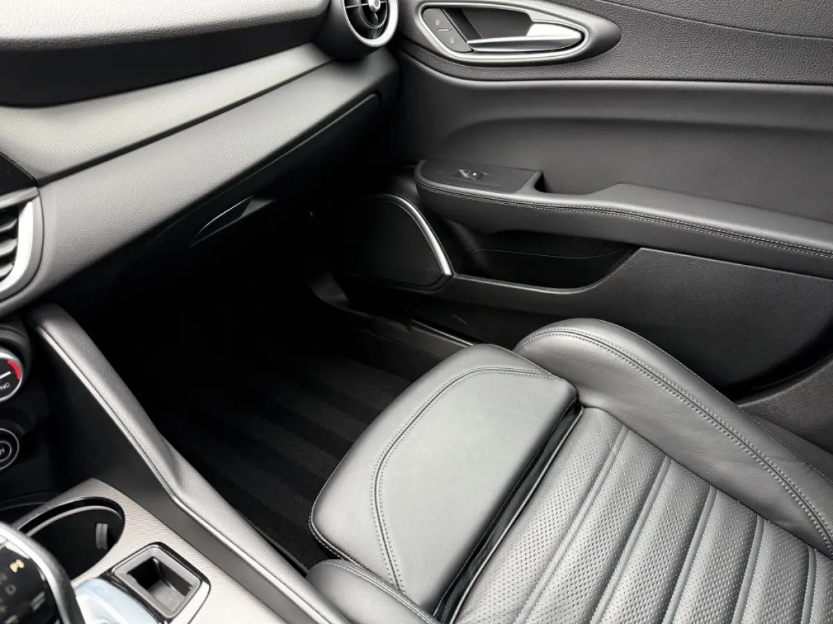 2.0 T Q4 Veloce AWD 280PK | Panoramadak | ACC | Navi