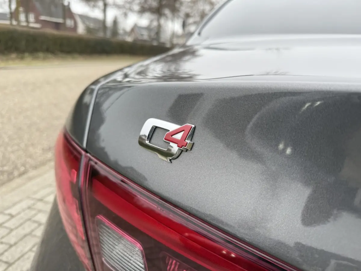 2.0 T Q4 Veloce AWD 280PK | Panoramadak | ACC | Navi
