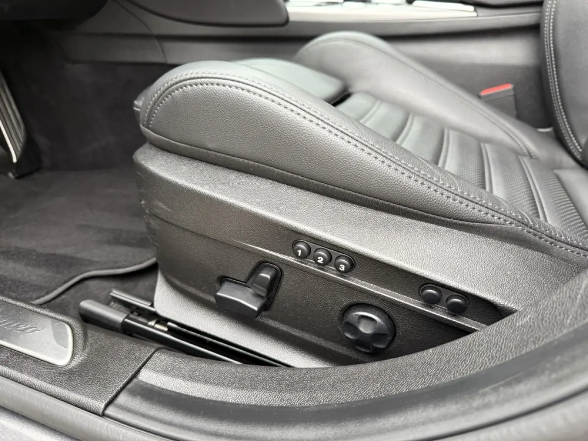 2.0 T Q4 Veloce AWD 280PK | Panoramadak | ACC | Navi