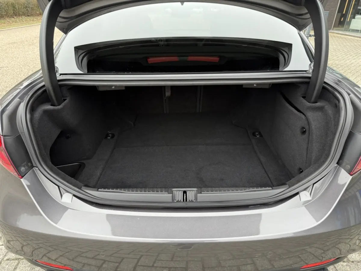 2.0 T Q4 Veloce AWD 280PK | Panoramadak | ACC | Navi