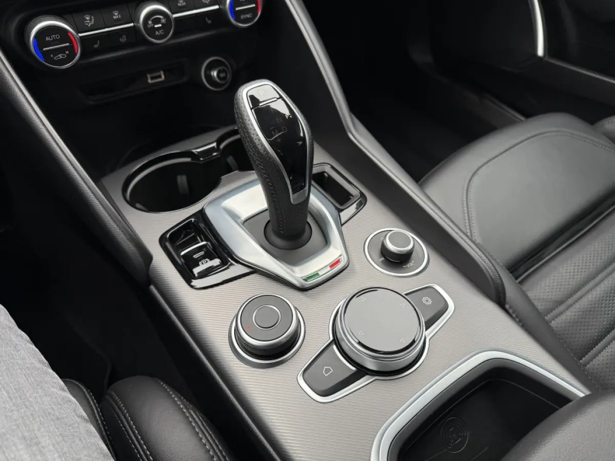 2.0 T Q4 Veloce AWD 280PK | Panoramadak | ACC | Navi