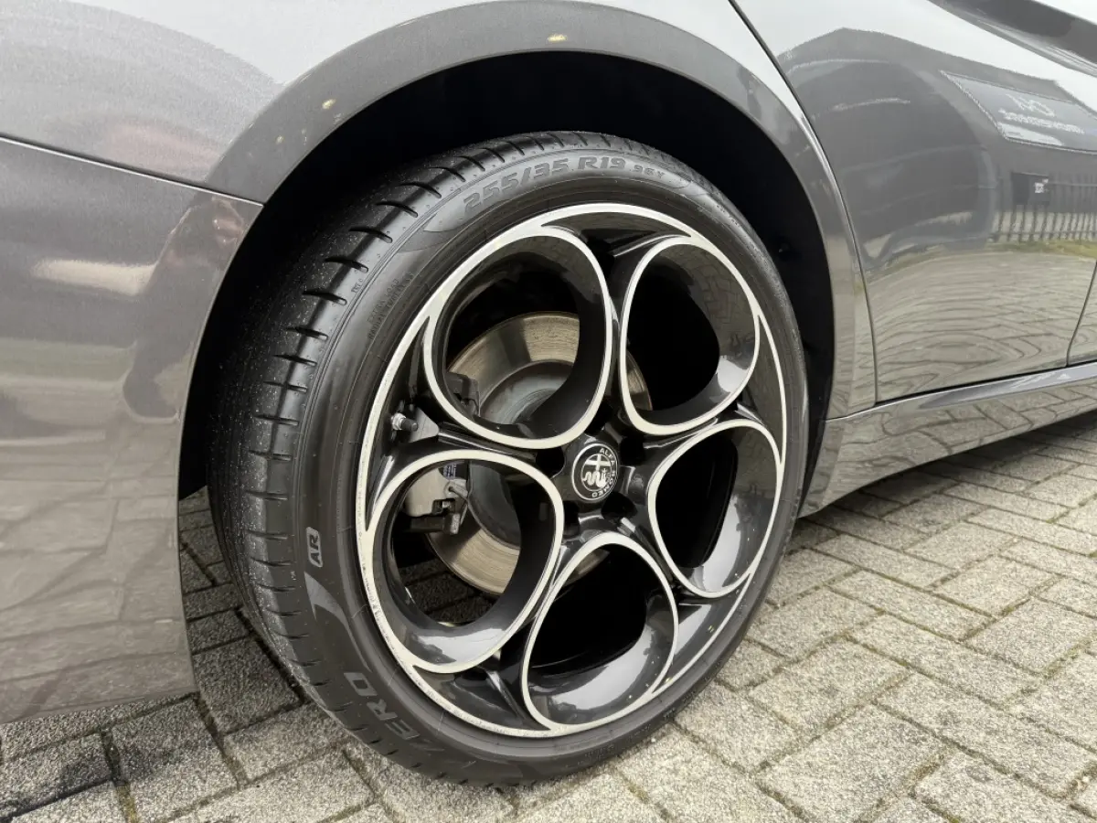 2.0 T Q4 Veloce AWD 280PK | Panoramadak | ACC | Navi