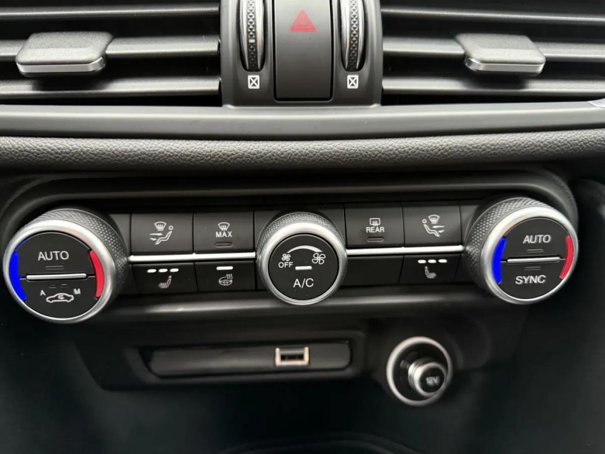 2.0 T Q4 Veloce AWD 280PK | Panoramadak | ACC | Navi