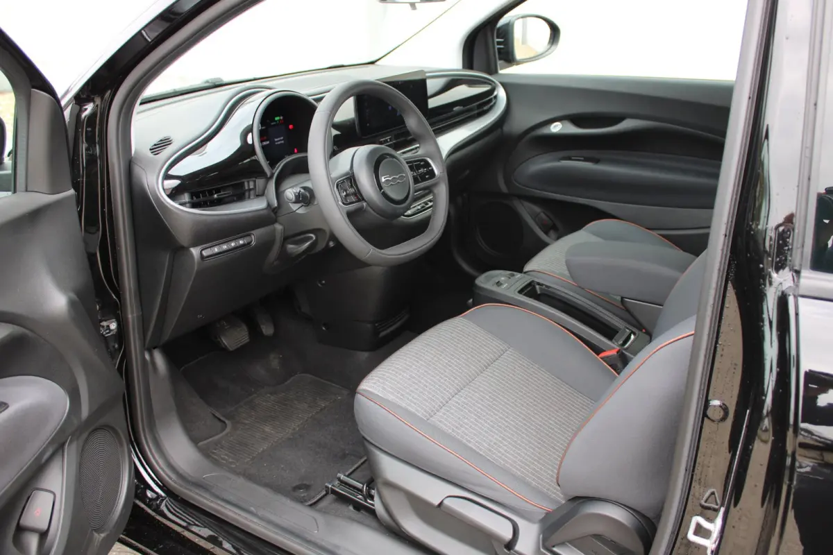 500e / Cabrio/elektrisch Icon 24 kWh / Cabrio / Navigatie / Voorstoelen Verwarmd / Bluetooth / Cruise Control /