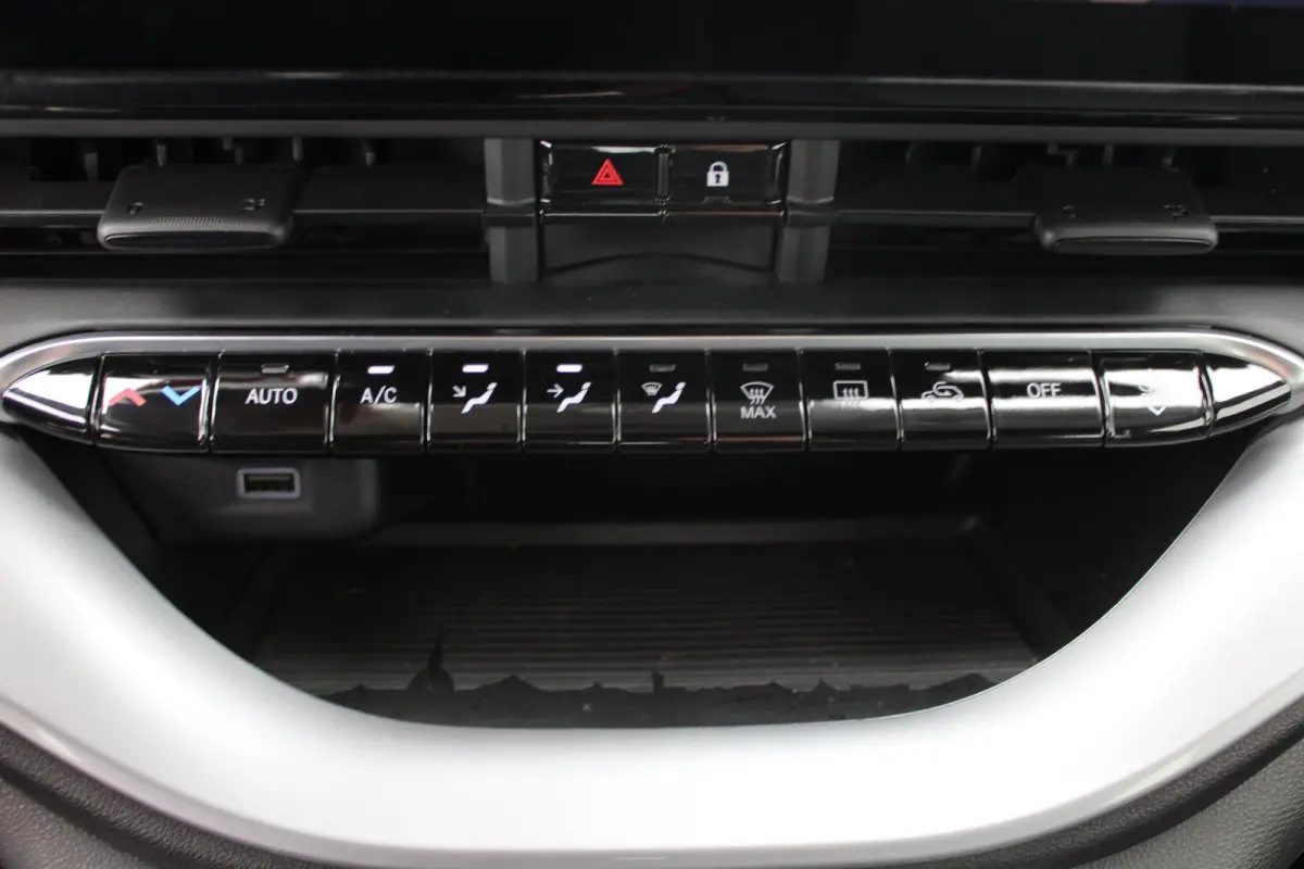 500e / Cabrio/elektrisch Icon 24 kWh / Cabrio / Navigatie / Voorstoelen Verwarmd / Bluetooth / Cruise Control /