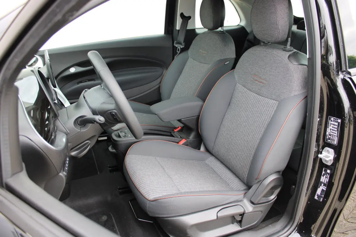 500e / Cabrio/elektrisch Icon 24 kWh / Cabrio / Navigatie / Voorstoelen Verwarmd / Bluetooth / Cruise Control /