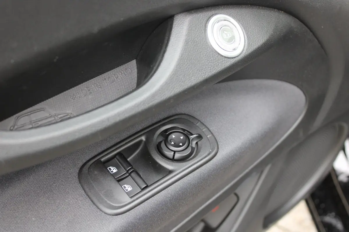 500e / Cabrio/elektrisch Icon 24 kWh / Cabrio / Navigatie / Voorstoelen Verwarmd / Bluetooth / Cruise Control /