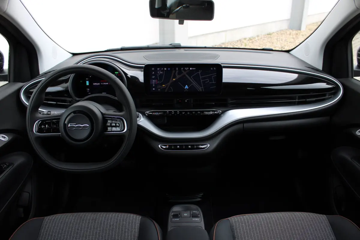 500e / Cabrio/elektrisch Icon 24 kWh / Cabrio / Navigatie / Voorstoelen Verwarmd / Bluetooth / Cruise Control /