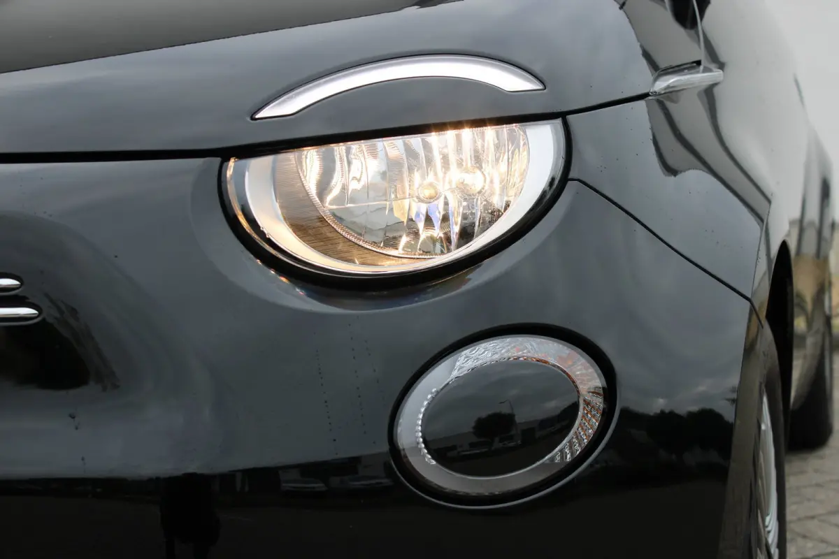 500e / Cabrio/elektrisch Icon 24 kWh / Cabrio / Navigatie / Voorstoelen Verwarmd / Bluetooth / Cruise Control /