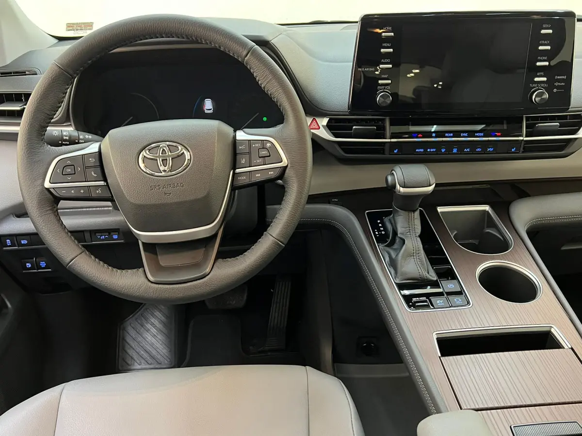 2.5 Hybrid Luxe XLE