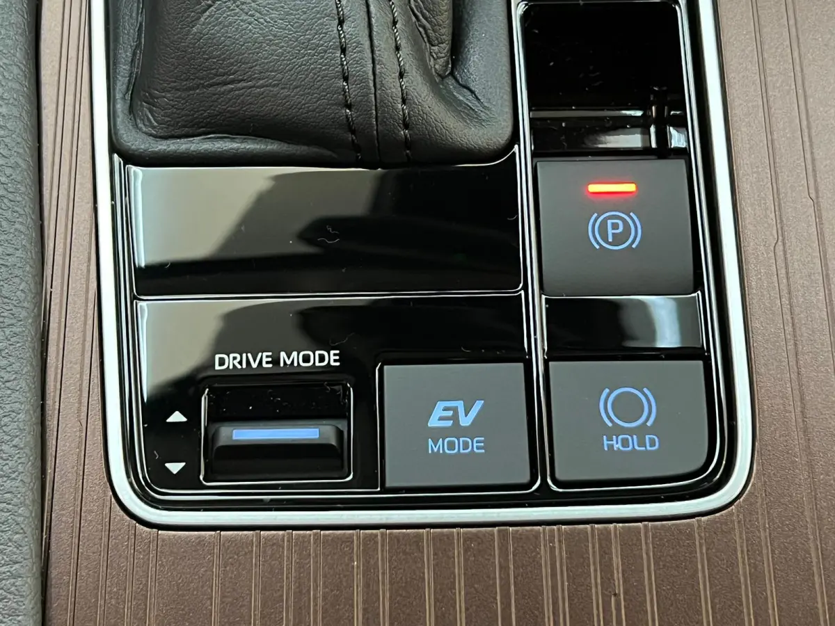 2.5 Hybrid Luxe XLE
