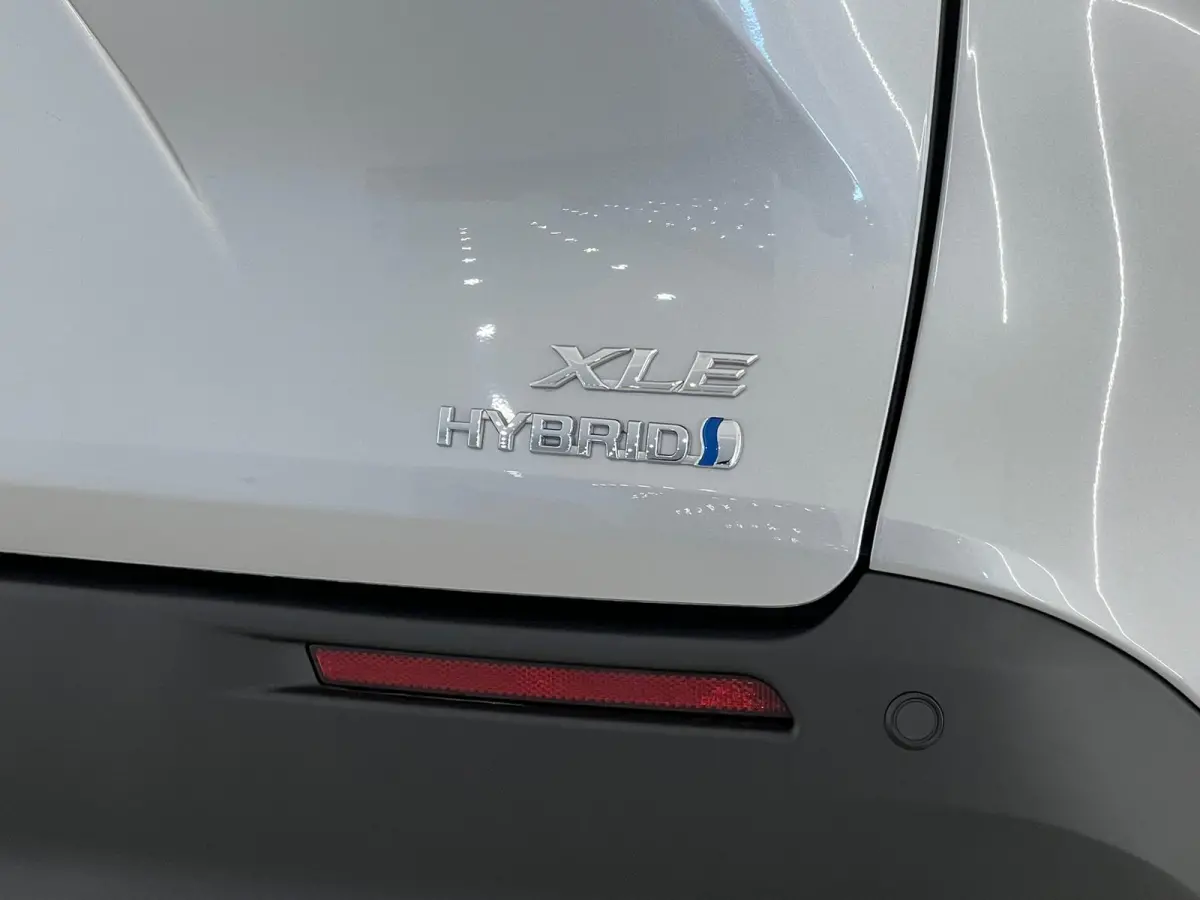 2.5 Hybrid Luxe XLE