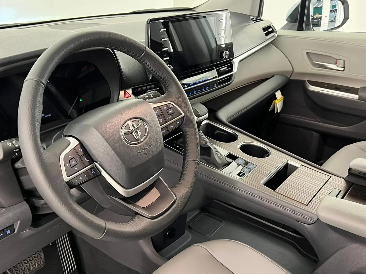2.5 Hybrid Luxe XLE