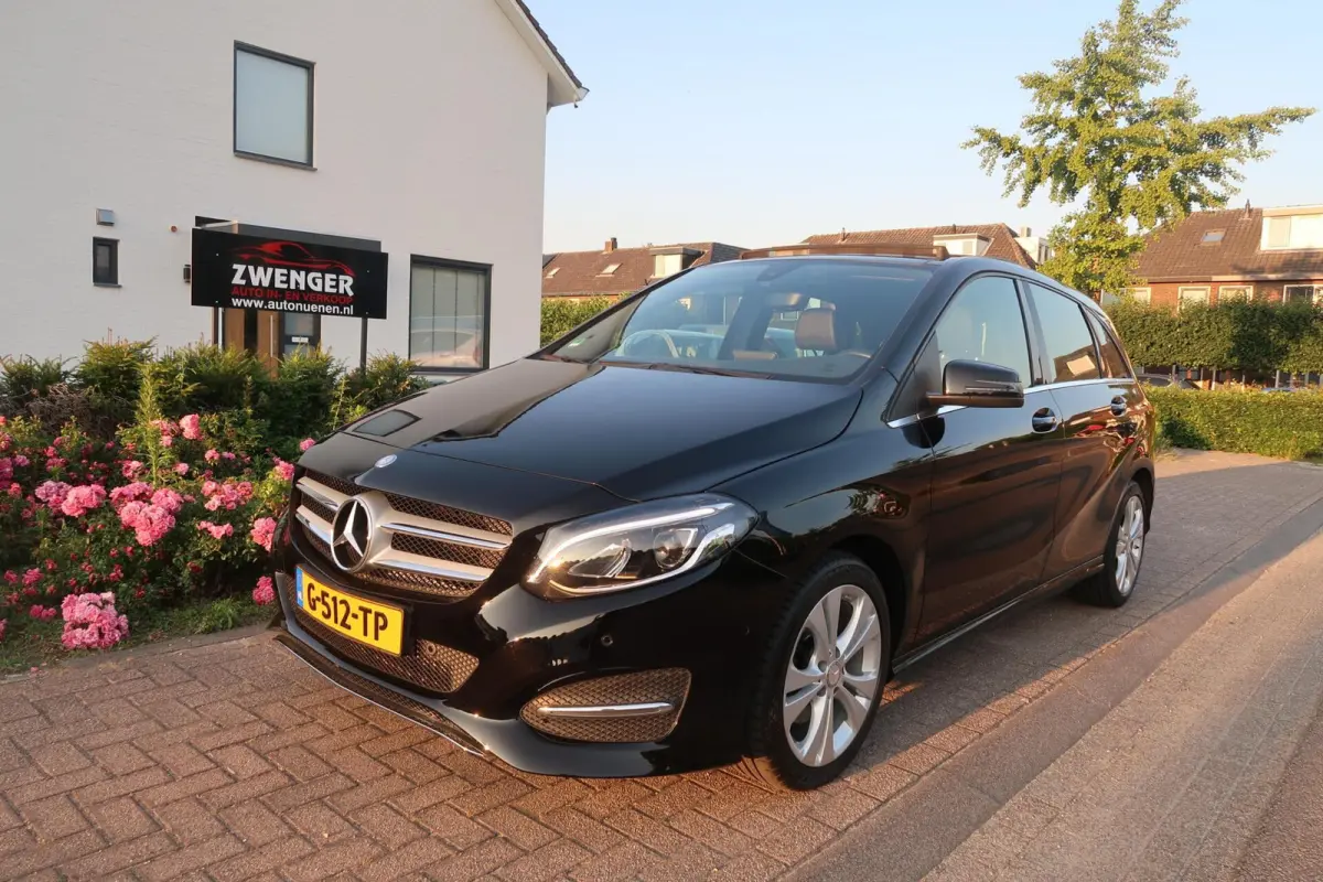 180 Aut f-1|PANORAMADAK|TREKHAAK|STOELVERWARMING|XENON-LED|FACELIFT|ZEER MOOI