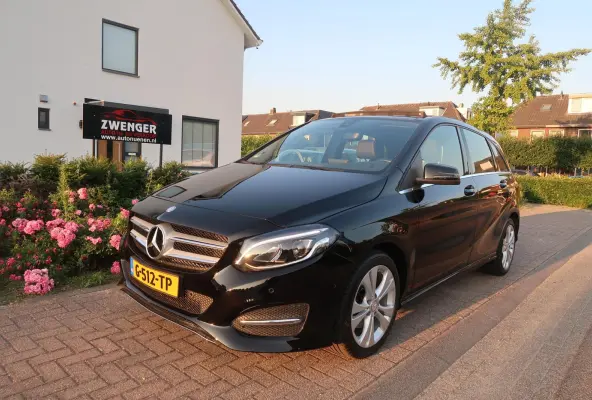 180 Aut f-1|PANORAMADAK|TREKHAAK|STOELVERWARMING|XENON-LED|FACELIFT|ZEER MOOI