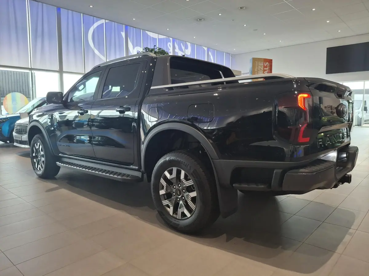 Wildtrak PHEV | DUBBELE CABINE | TREKHAAK | 18 INCH VELGEN | NAVIGATIE | STOEL- EN STUURVERWARMING | PARKEERSENSOREN VÓÓR | ALARM MET BEWEGINGSSENSOREN | ADAPTIEVE CRUISE CONTROL | POWER R