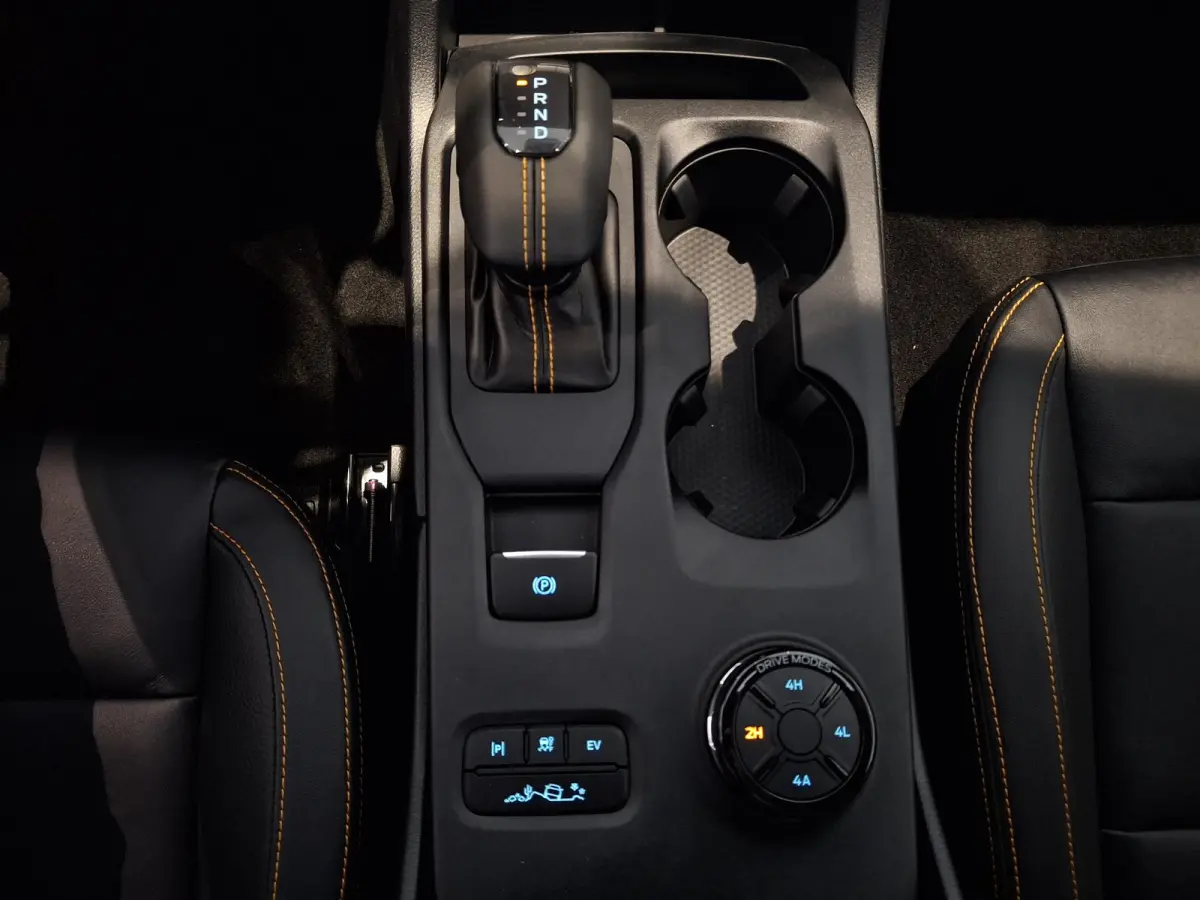 Wildtrak PHEV | DUBBELE CABINE | TREKHAAK | 18 INCH VELGEN | NAVIGATIE | STOEL- EN STUURVERWARMING | PARKEERSENSOREN VÓÓR | ALARM MET BEWEGINGSSENSOREN | ADAPTIEVE CRUISE CONTROL | POWER R