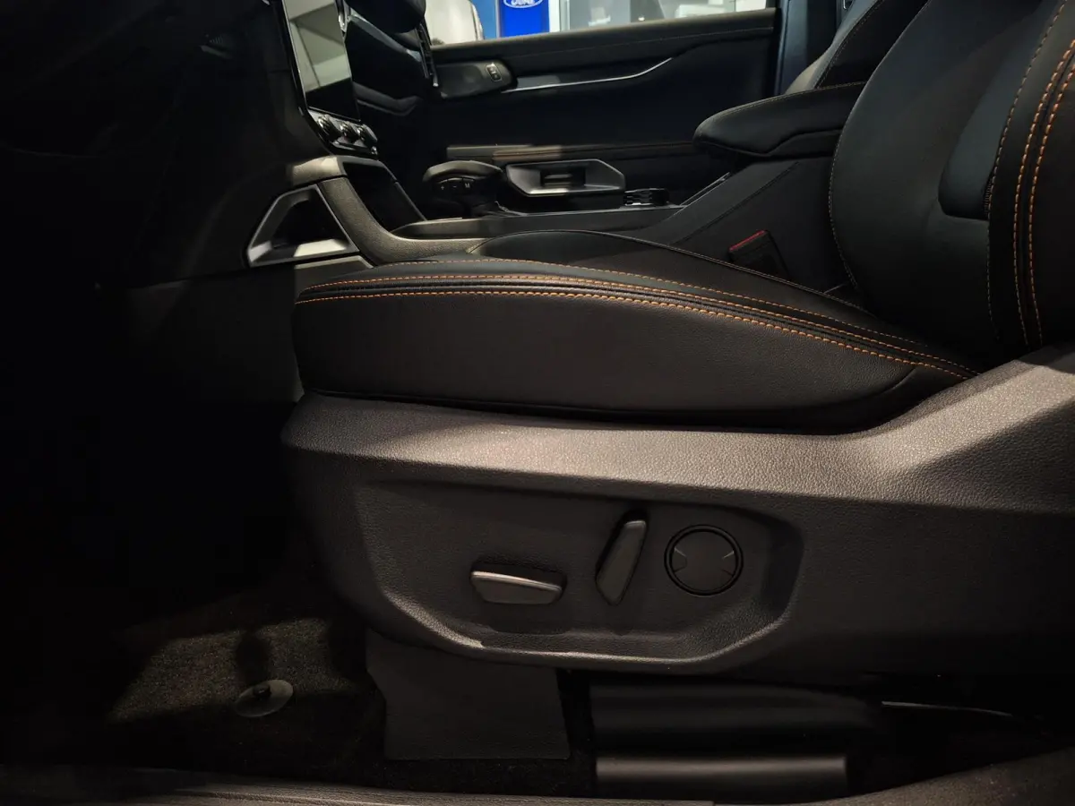 Wildtrak PHEV | DUBBELE CABINE | TREKHAAK | 18 INCH VELGEN | NAVIGATIE | STOEL- EN STUURVERWARMING | PARKEERSENSOREN VÓÓR | ALARM MET BEWEGINGSSENSOREN | ADAPTIEVE CRUISE CONTROL | POWER R