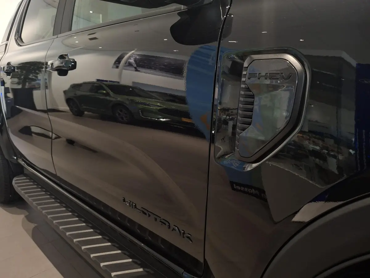 Wildtrak PHEV | DUBBELE CABINE | TREKHAAK | 18 INCH VELGEN | NAVIGATIE | STOEL- EN STUURVERWARMING | PARKEERSENSOREN VÓÓR | ALARM MET BEWEGINGSSENSOREN | ADAPTIEVE CRUISE CONTROL | POWER R