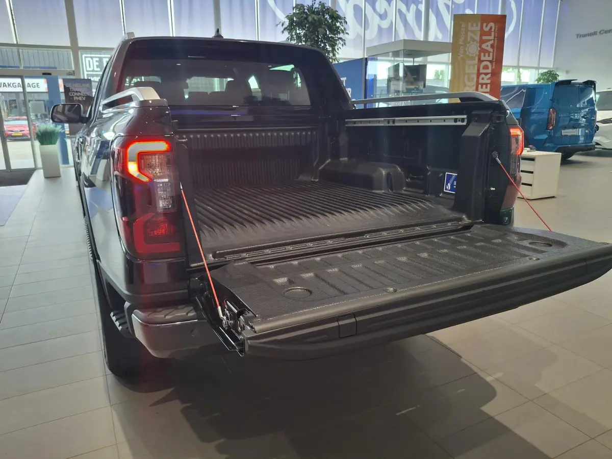 Wildtrak PHEV | DUBBELE CABINE | TREKHAAK | 18 INCH VELGEN | NAVIGATIE | STOEL- EN STUURVERWARMING | PARKEERSENSOREN VÓÓR | ALARM MET BEWEGINGSSENSOREN | ADAPTIEVE CRUISE CONTROL | POWER R