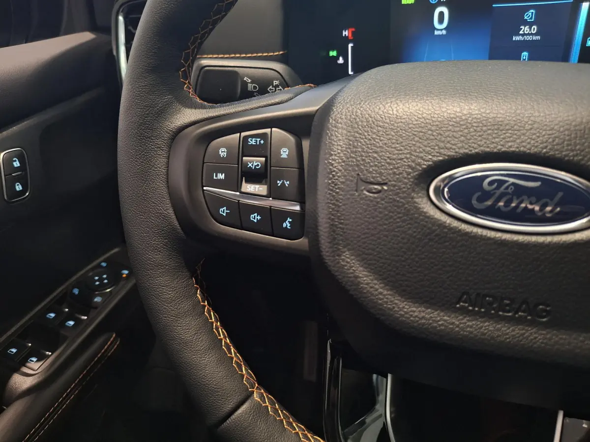 Wildtrak PHEV | DUBBELE CABINE | TREKHAAK | 18 INCH VELGEN | NAVIGATIE | STOEL- EN STUURVERWARMING | PARKEERSENSOREN VÓÓR | ALARM MET BEWEGINGSSENSOREN | ADAPTIEVE CRUISE CONTROL | POWER R