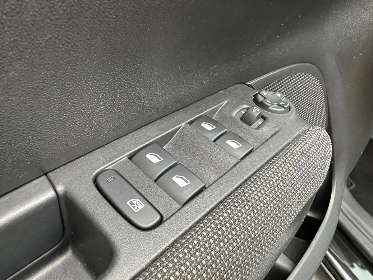 1.2 Turbo S&S Shine | Achterbank in delen neerklapbaar | Afwijkende dakkleur | Airco (automatisch)