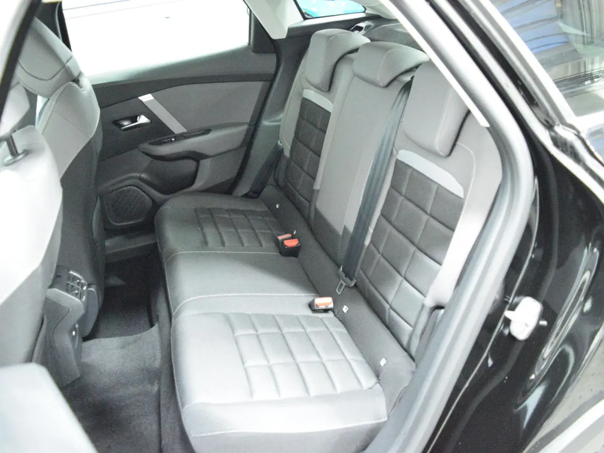 1.2 Hybrid 145pk Collection CAMERA MET SENSOREN | NAVI & CARPLAY | E.C.C. | STOELVERWARMING | UIT VOORRAAD LEVERBAAR