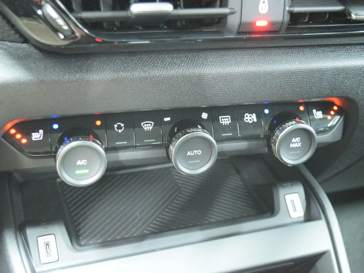 1.2 Hybrid 145pk Collection CAMERA MET SENSOREN | NAVI & CARPLAY | E.C.C. | STOELVERWARMING | UIT VOORRAAD LEVERBAAR