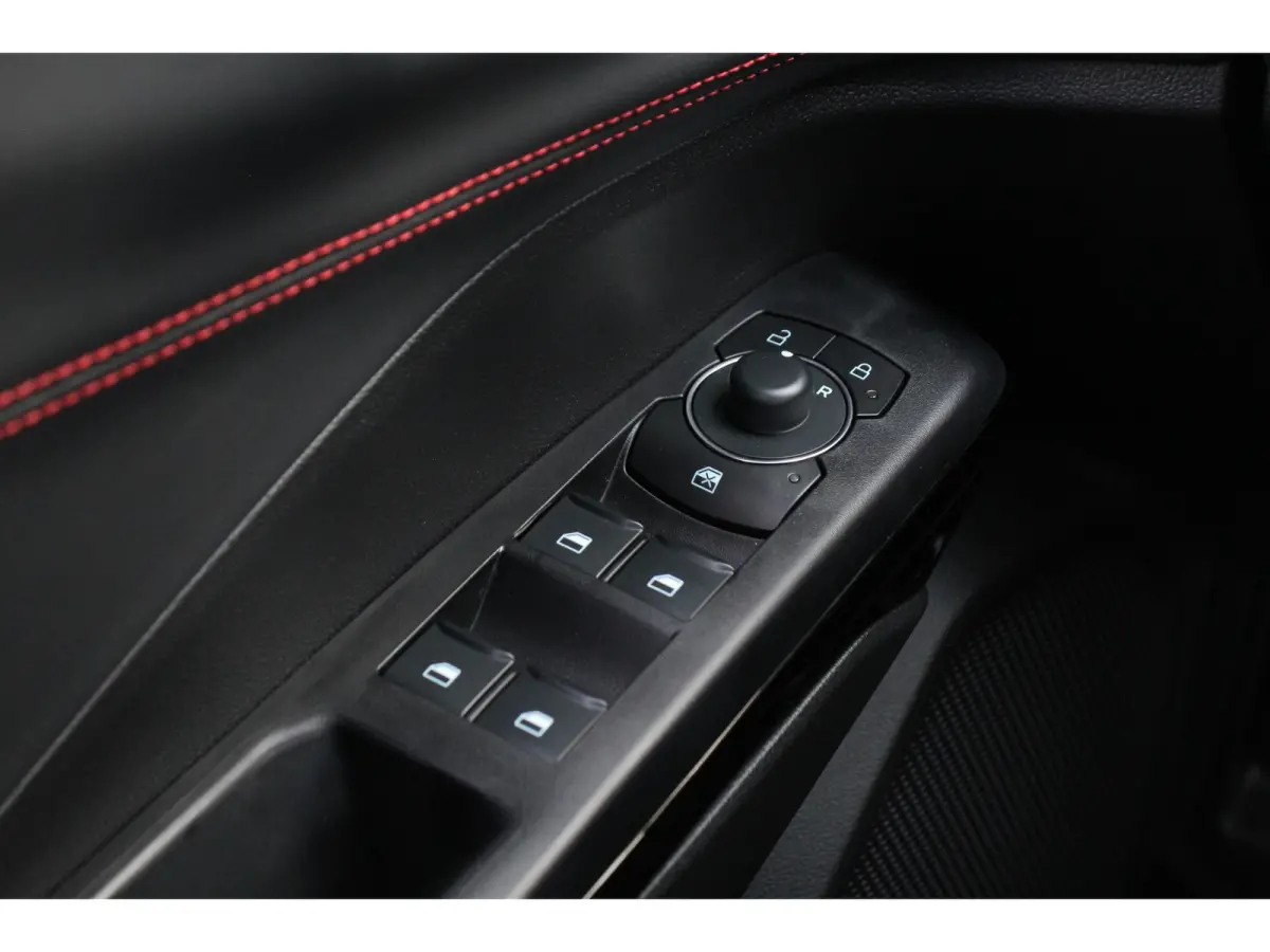 1.0EB ST-LINE AUTOMAAT | AFN TREKHAAK | WINTERPACK | ELEKTR ACHTERKLEP | COMFORT PACK | SNEL LEVERBAAR! | CRUISE | PARKEERSENSOREN | CAMERA I