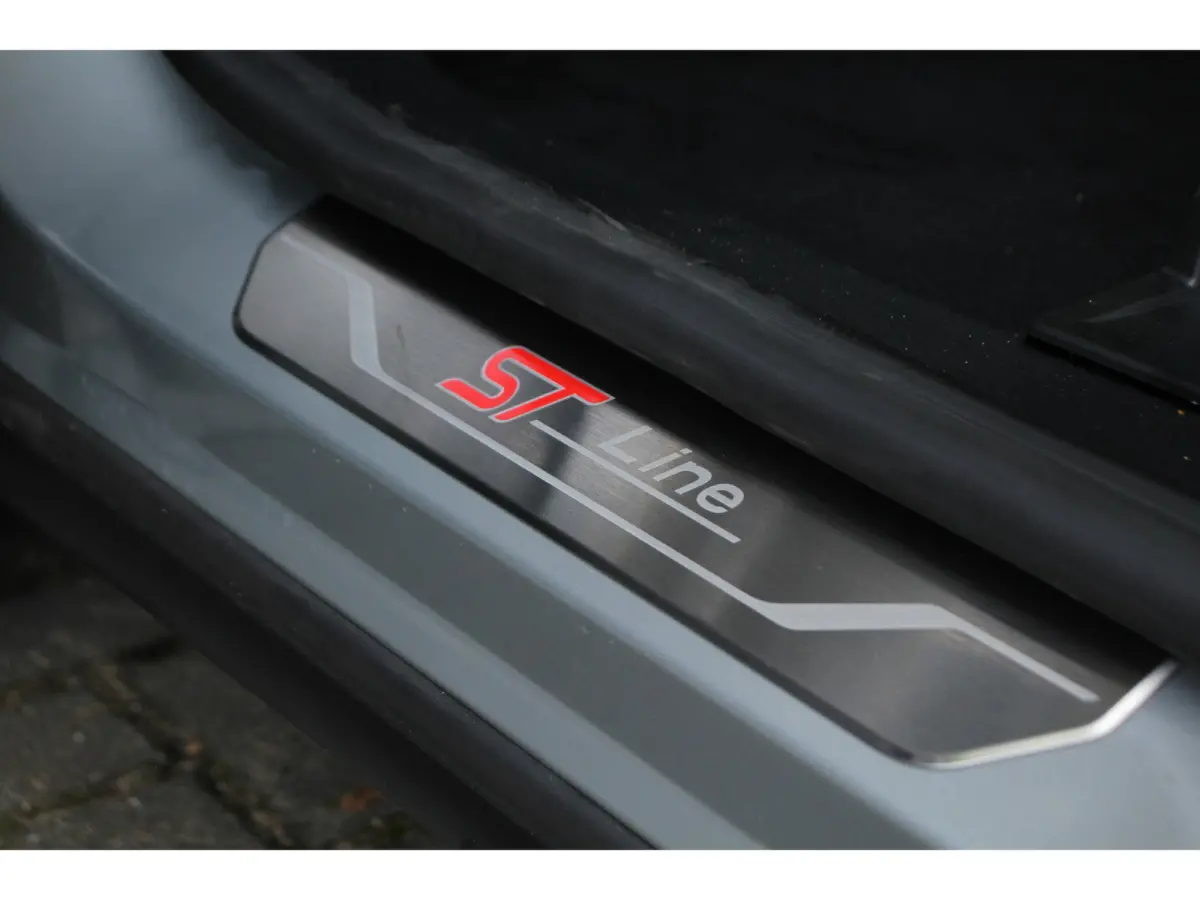 1.0EB ST-LINE AUTOMAAT | AFN TREKHAAK | WINTERPACK | ELEKTR ACHTERKLEP | COMFORT PACK | SNEL LEVERBAAR! | CRUISE | PARKEERSENSOREN | CAMERA I