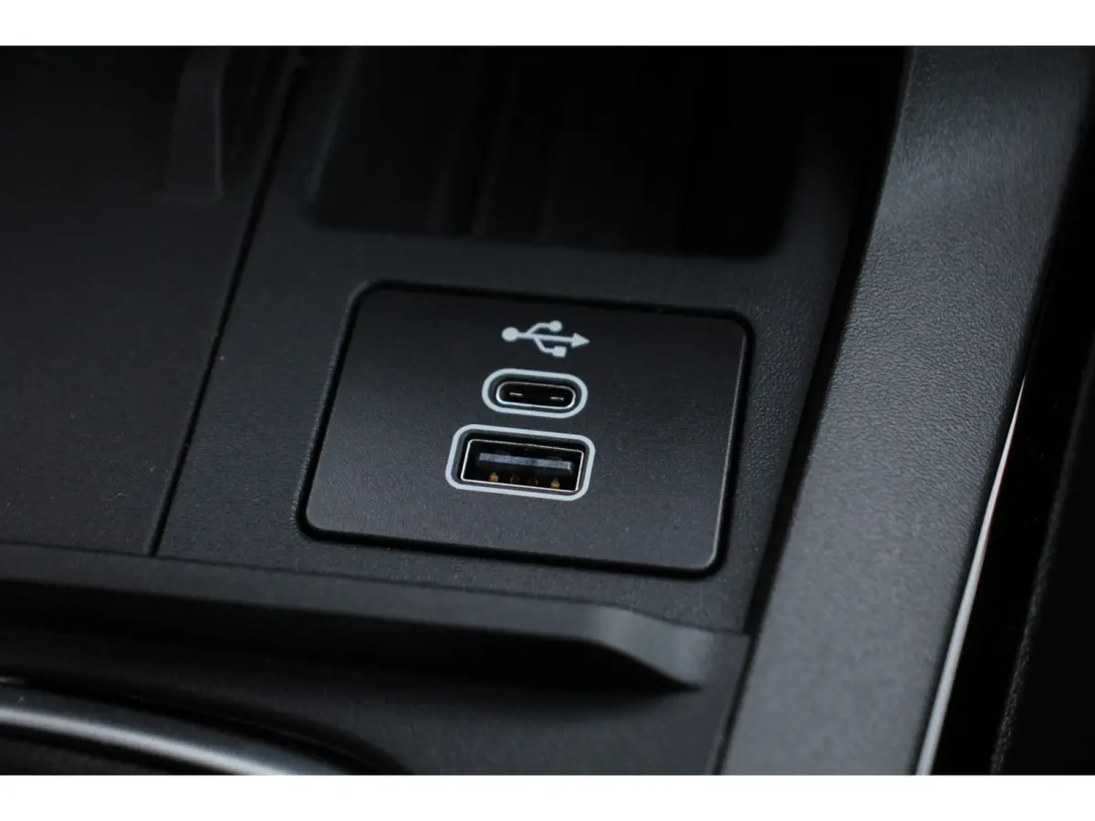 1.0EB ST-LINE AUTOMAAT | AFN TREKHAAK | WINTERPACK | ELEKTR ACHTERKLEP | COMFORT PACK | SNEL LEVERBAAR! | CRUISE | PARKEERSENSOREN | CAMERA I
