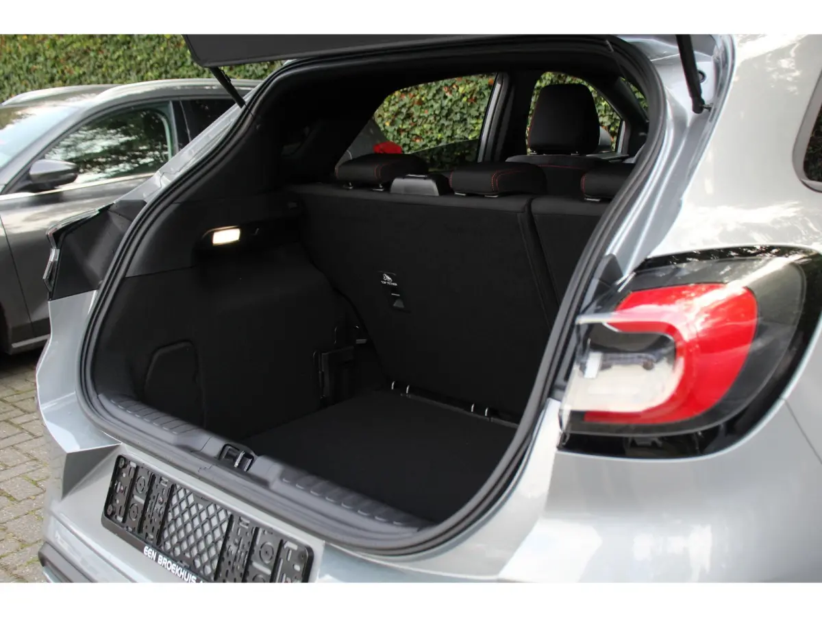 1.0EB ST-LINE AUTOMAAT | AFN TREKHAAK | WINTERPACK | ELEKTR ACHTERKLEP | COMFORT PACK | SNEL LEVERBAAR! | CRUISE | PARKEERSENSOREN | CAMERA I