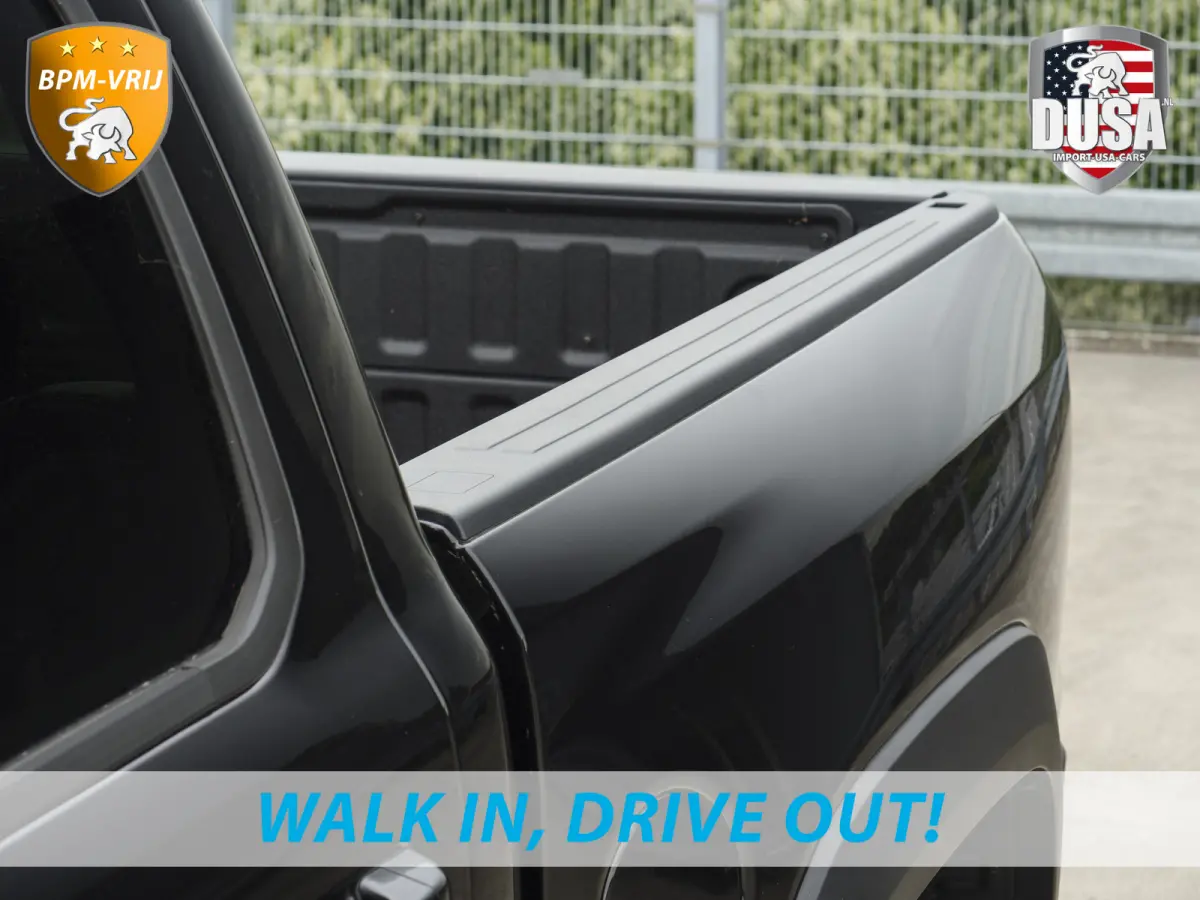 | RHO | 3.0L Twin-Turbo I6 | 4x4 | Crew Cab Panoramadak | 14,4-inch Touchscreen | Passenger Display | Getoonde accessoires zijn verkrijgbaar tegen meerprijs