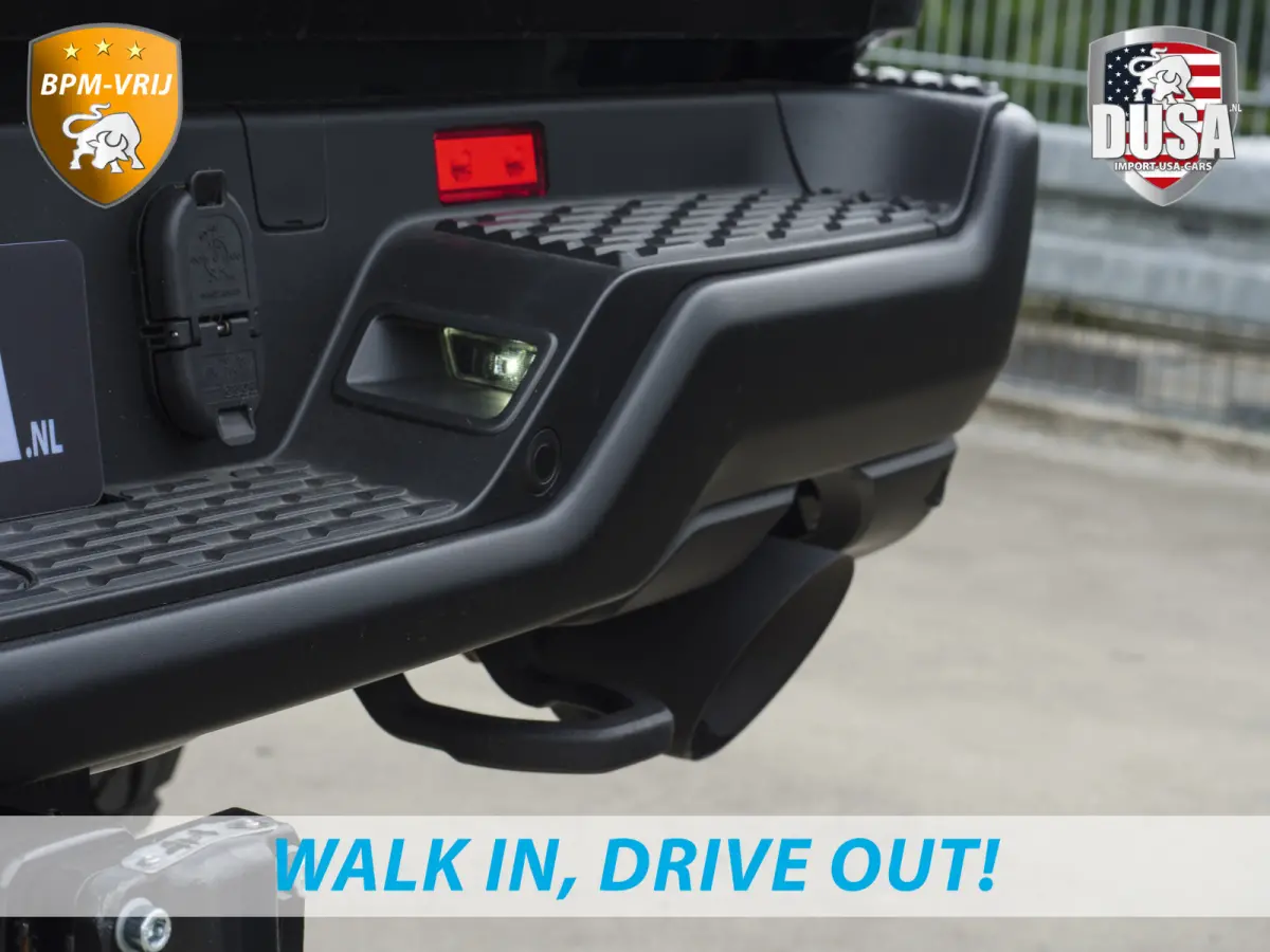 | RHO | 3.0L Twin-Turbo I6 | 4x4 | Crew Cab Panoramadak | 14,4-inch Touchscreen | Passenger Display | Getoonde accessoires zijn verkrijgbaar tegen meerprijs