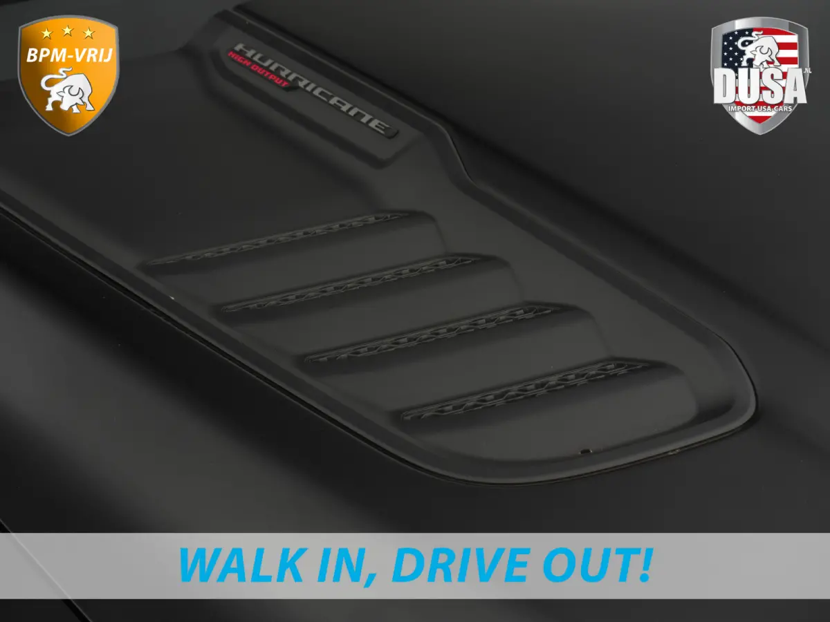 | RHO | 3.0L Twin-Turbo I6 | 4x4 | Crew Cab Panoramadak | 14,4-inch Touchscreen | Passenger Display | Getoonde accessoires zijn verkrijgbaar tegen meerprijs