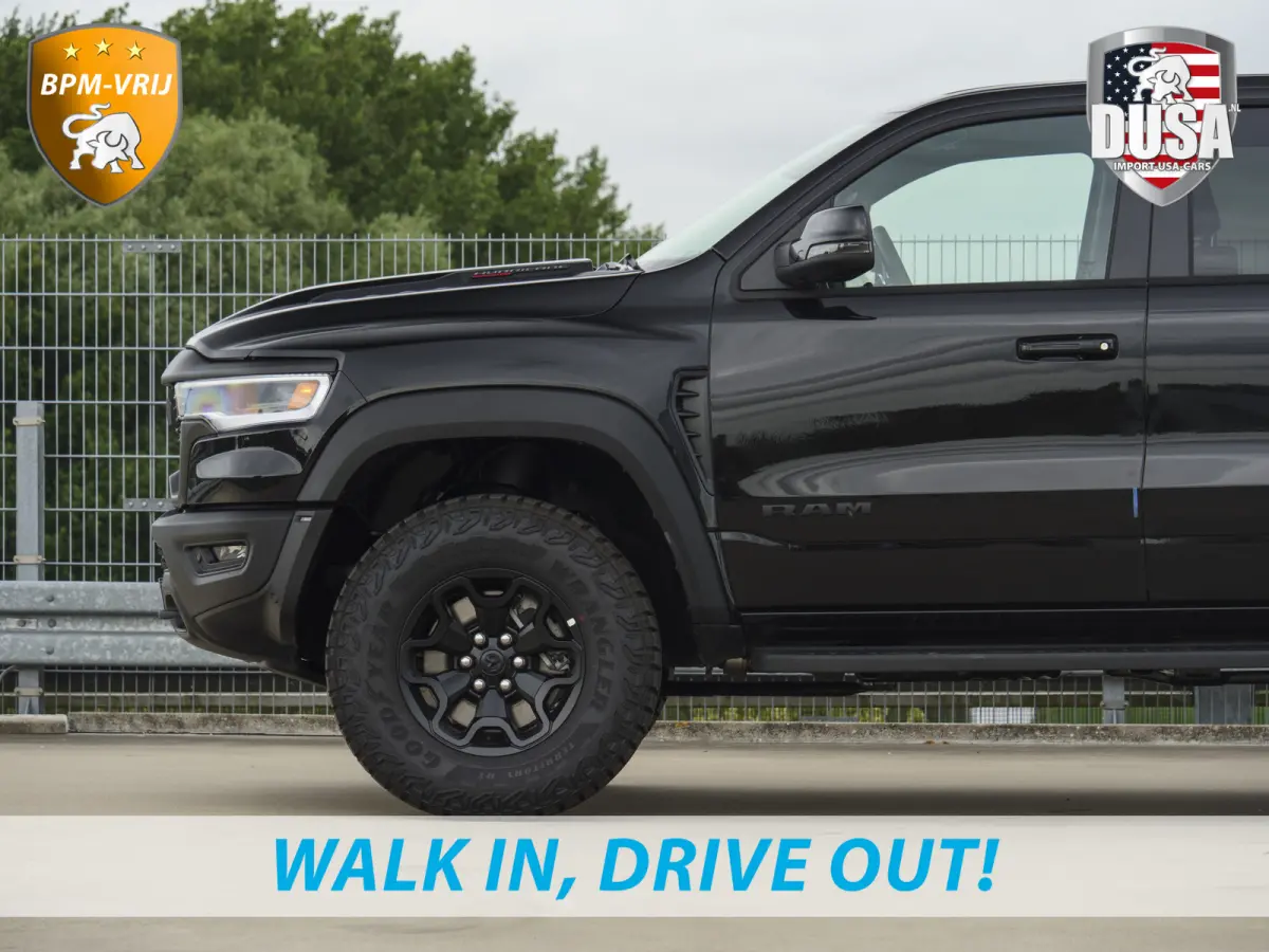 | RHO | 3.0L Twin-Turbo I6 | 4x4 | Crew Cab Panoramadak | 14,4-inch Touchscreen | Passenger Display | Getoonde accessoires zijn verkrijgbaar tegen meerprijs