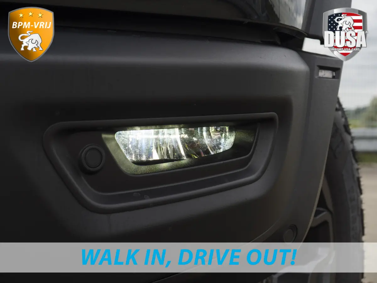 | RHO | 3.0L Twin-Turbo I6 | 4x4 | Crew Cab Panoramadak | 14,4-inch Touchscreen | Passenger Display | Getoonde accessoires zijn verkrijgbaar tegen meerprijs