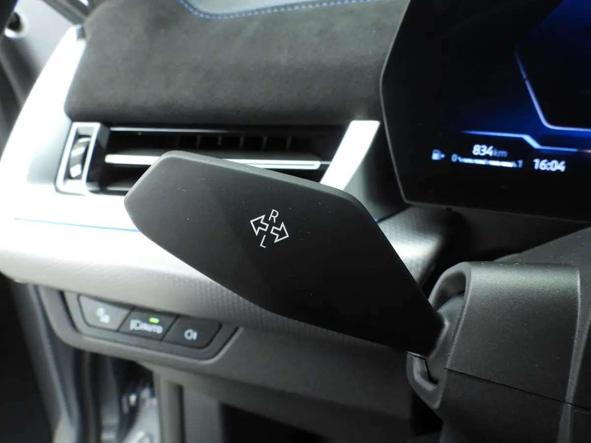 sDrive 20i | M-Sportpakket | LED | HUD | Active cruise | Panoramadak | Trekhaak | Elektr. zetels | DAB | Harman-kardon sound | Alu 20 inch