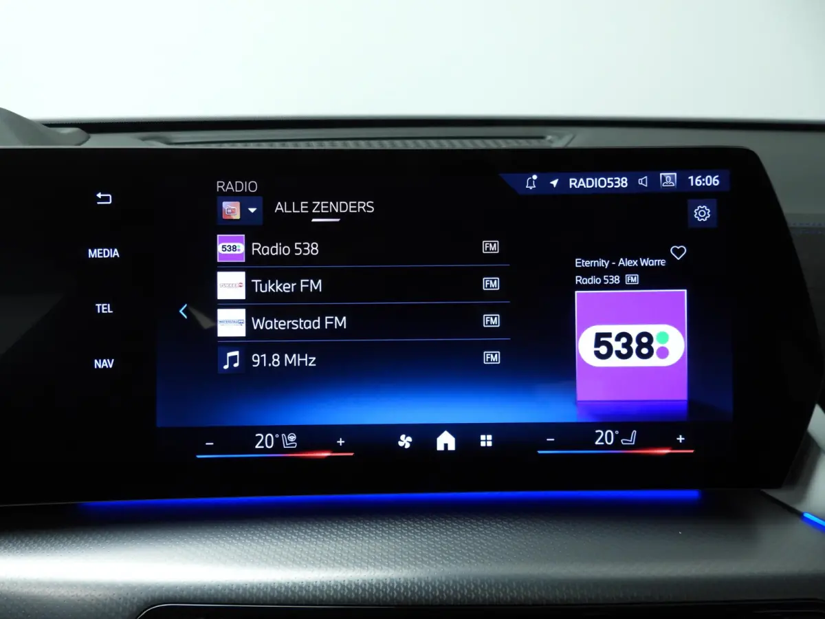 sDrive 20i | M-Sportpakket | LED | HUD | Active cruise | Panoramadak | Trekhaak | Elektr. zetels | DAB | Harman-kardon sound | Alu 20 inch