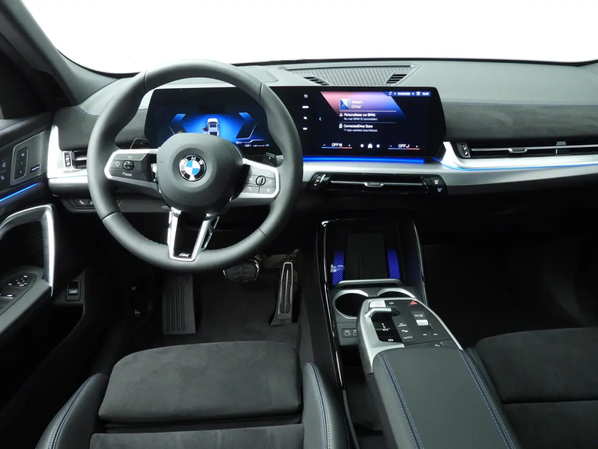 sDrive 20i | M-Sportpakket | LED | HUD | Active cruise | Panoramadak | Trekhaak | Elektr. zetels | DAB | Harman-kardon sound | Alu 20 inch