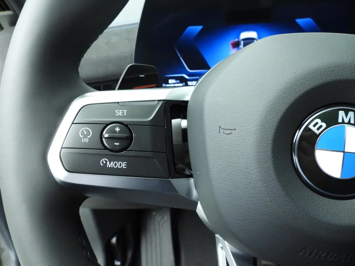 sDrive 20i | M-Sportpakket | LED | HUD | Active cruise | Panoramadak | Trekhaak | Elektr. zetels | DAB | Harman-kardon sound | Alu 20 inch