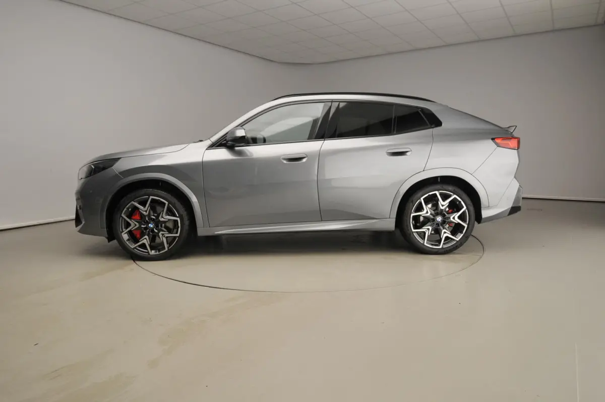 sDrive 20i | M-Sportpakket | LED | HUD | Active cruise | Panoramadak | Trekhaak | Elektr. zetels | DAB | Harman-kardon sound | Alu 20 inch