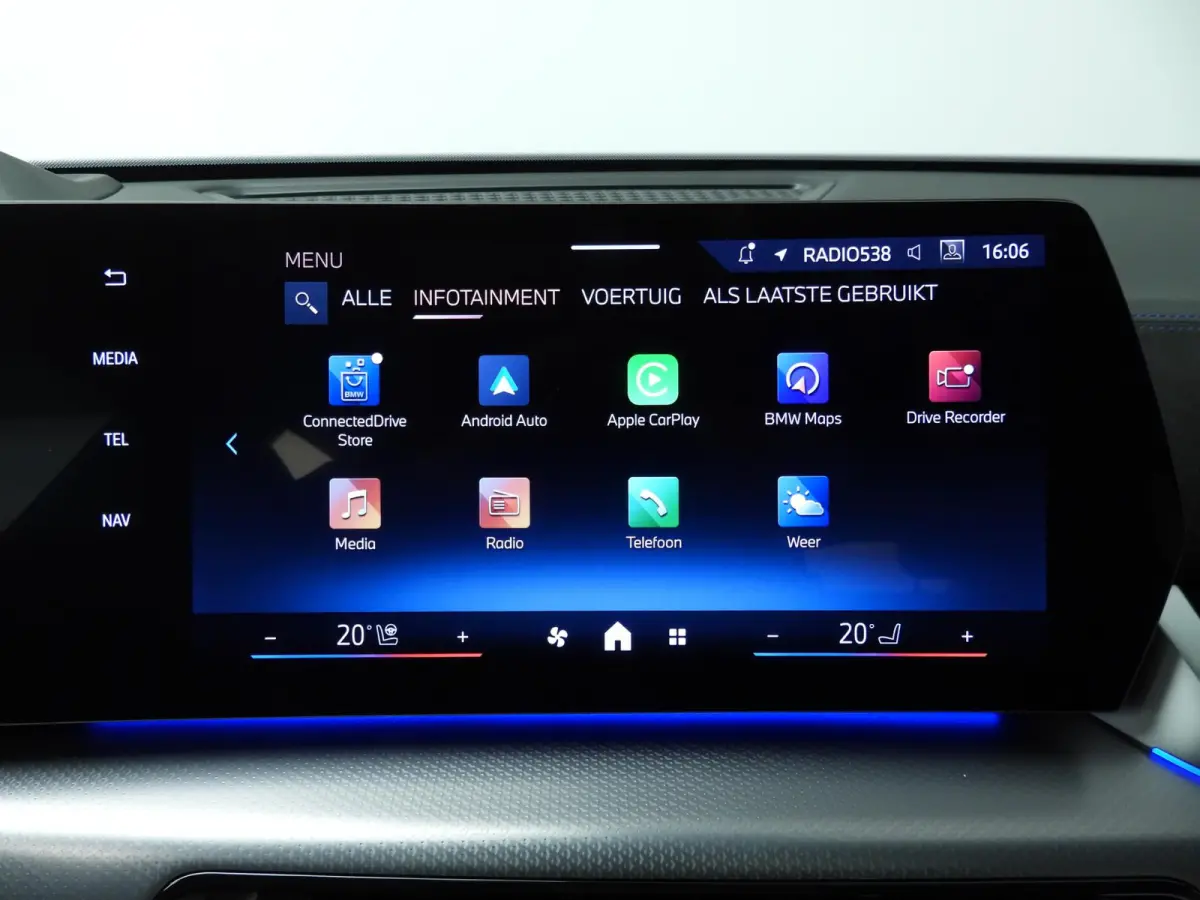 sDrive 20i | M-Sportpakket | LED | HUD | Active cruise | Panoramadak | Trekhaak | Elektr. zetels | DAB | Harman-kardon sound | Alu 20 inch